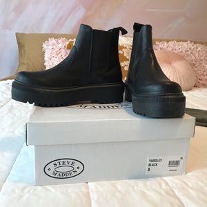Steve Madden platform Chelsea boots